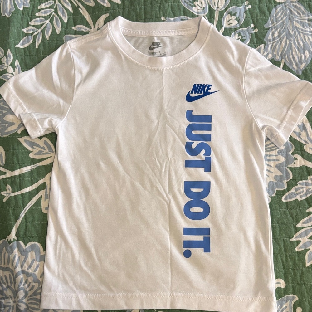 Nike Kids White Tee with Blue Slogan size 6-7yrs